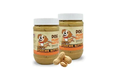 Deux pots de beurre de cacahuète pour chien, "Dilly's Poochie Butter", avec des cacahuètes.